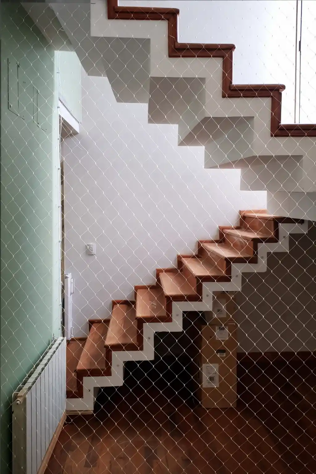 Red de protección en escalera de madera